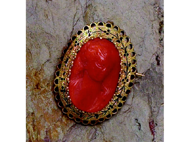 Appraisal: ANTIQUE CORAL CAMEO SET k yellow gold oval carved red