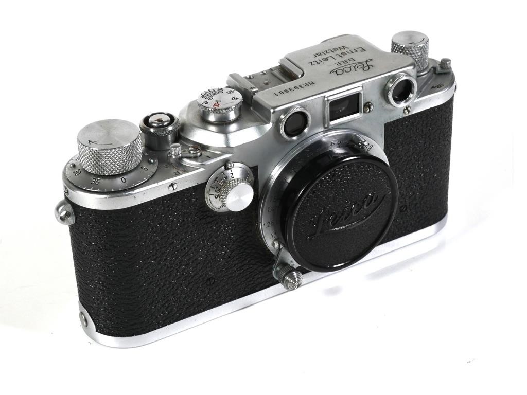 Appraisal: Vintage Leica III Original leather case - Good condition with