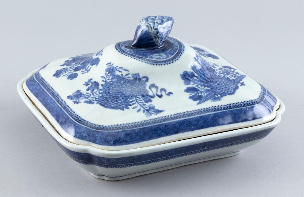 Appraisal: CHINESE EXPORT BLUE AND WHITE FITZHUGH PORCELAIN COVERED TUREEN LATE