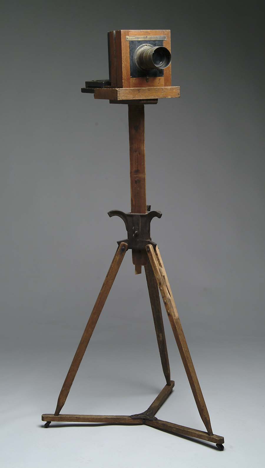 Appraisal: CIVIL WAR ERA CAMERA CAMERA STAND Wooden face of camera