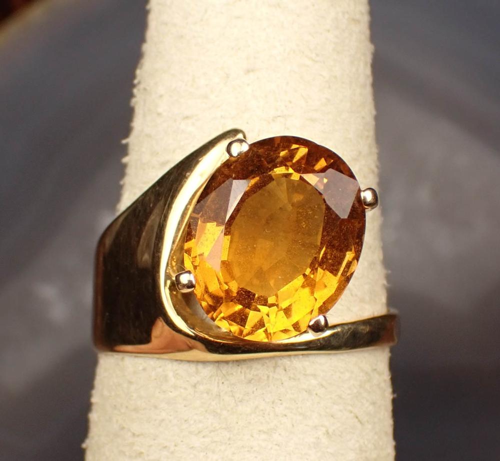 Appraisal: CITRINE AND FOURTEEN KARAT GOLD SOLITAIRE RING The yellow gold