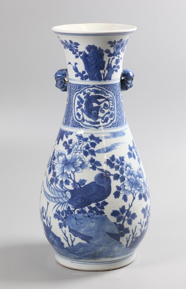 Appraisal: Chinese blue white porcelain vase possibly th c possibly Kangxi