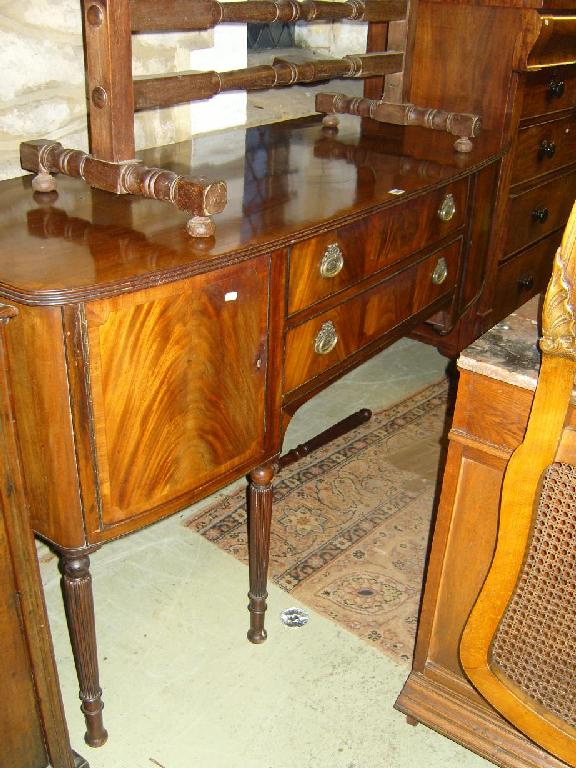 Appraisal: A good quality Edwardian mahogany bow front sideboard in the