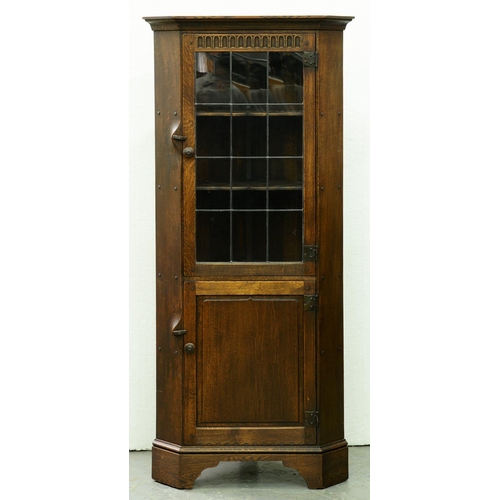 Appraisal: A dark stained oak standing corner cabinet with leaded glass