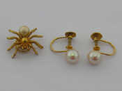 Appraisal: A mixed lot comprising a pair of cultured pearl ear