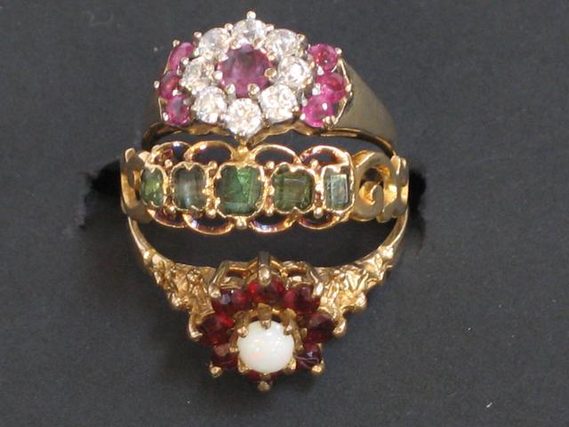 Appraisal: AN EARLY TH CENTURY EMERALD DRESS RING with five graduated