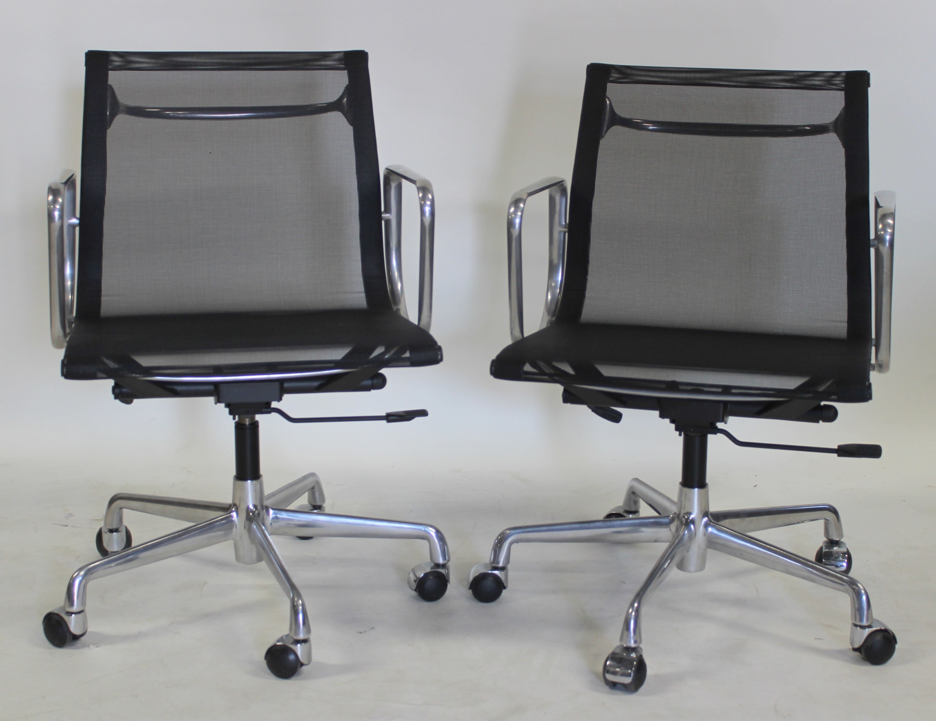 Appraisal: PAIR OF EAMES STYLE CERENE MESH CHAIRS Aparantly unsigned From