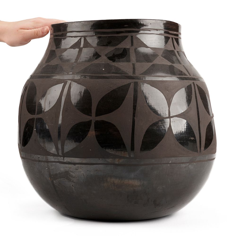 Appraisal: Large Santo Domingo Blackware Pot Aguilar Raphaelita Aguilar American Santo