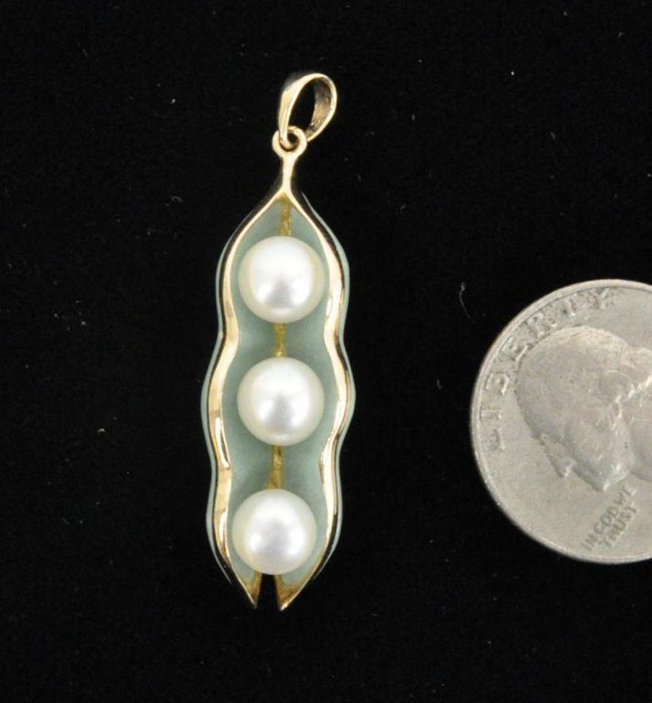 Appraisal: K Gold Jade Pearl Pea Form Pin dwt gross weigh