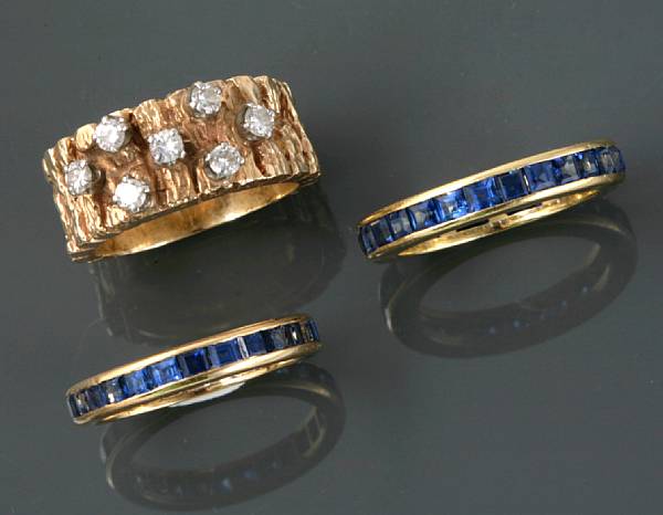 Appraisal: A diamond ring with two sapphire bands mounted in k