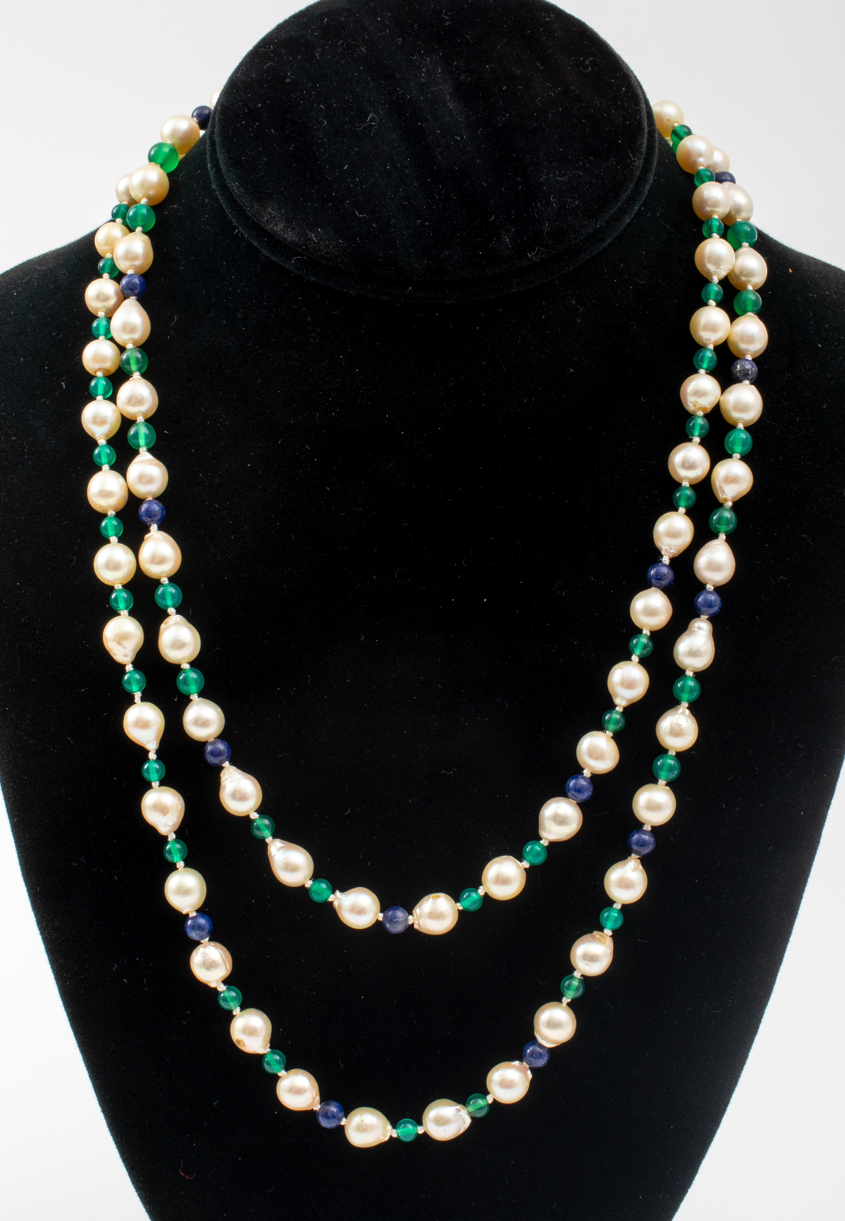 Appraisal: VINTAGE K PEARL LAPIS GREEN ONYX BEAD NECKLACE Vintage graduated