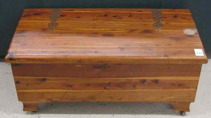 Appraisal: LIFT-TOP CEDAR CHEST Lane Furniture Co style no -S serial