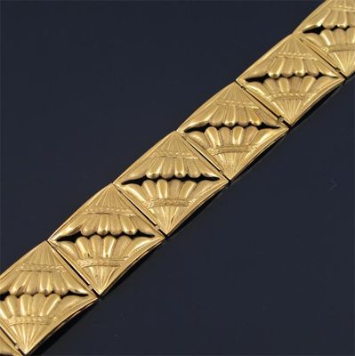 Appraisal: A ct gold bracelet formed with seven square shaped pierced