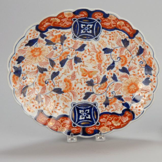 Appraisal: JAPANESE IMARI PORCELAIN SERVING TRAY Second Half of the th