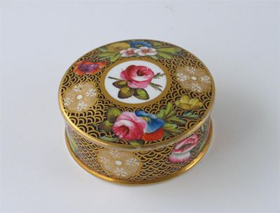 Appraisal: A Spode box and cover richly decorated in pattern no