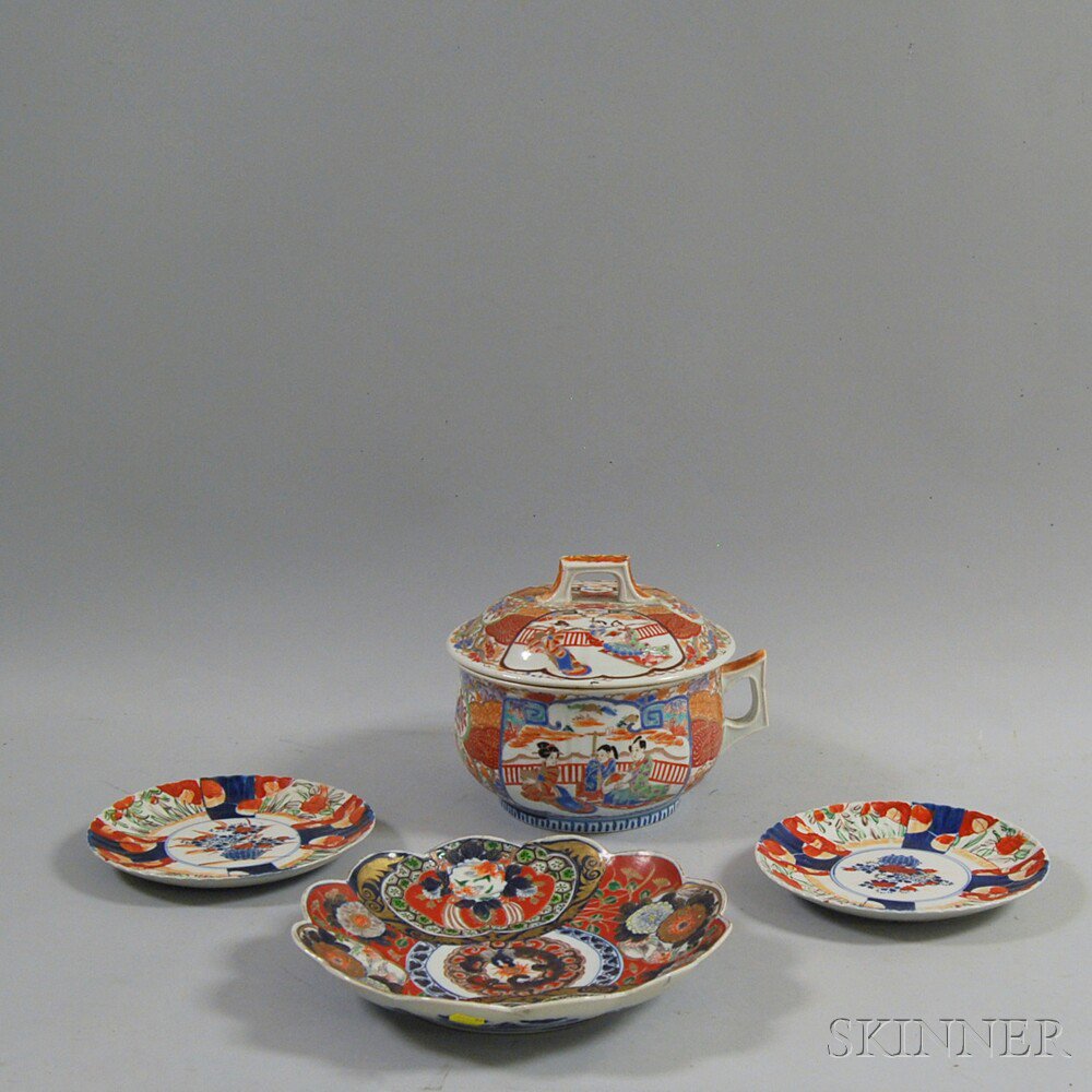 Appraisal: Four Japanese Imari Pieces th th century two plates a