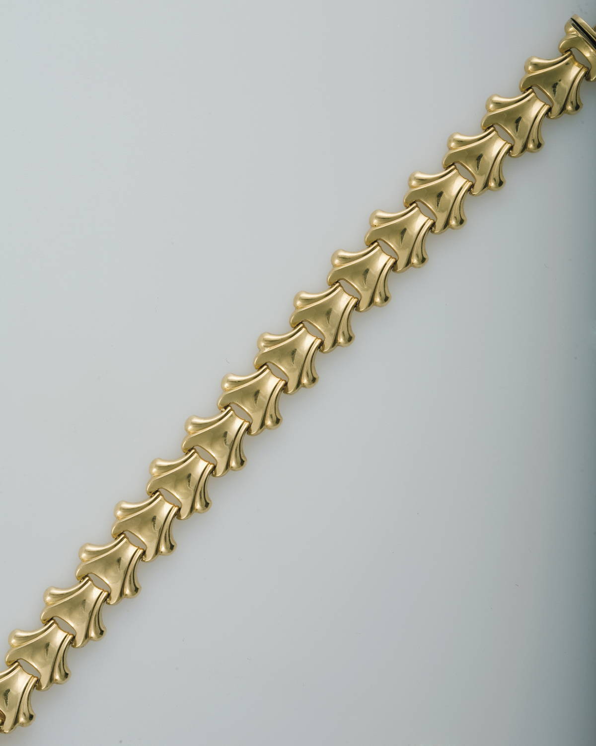 Appraisal: RETRO KT GOLD BRACELET