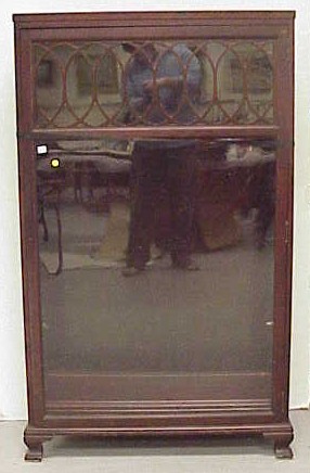 Appraisal: Mahogany single door standing bookcase glass door with elliptical mullions