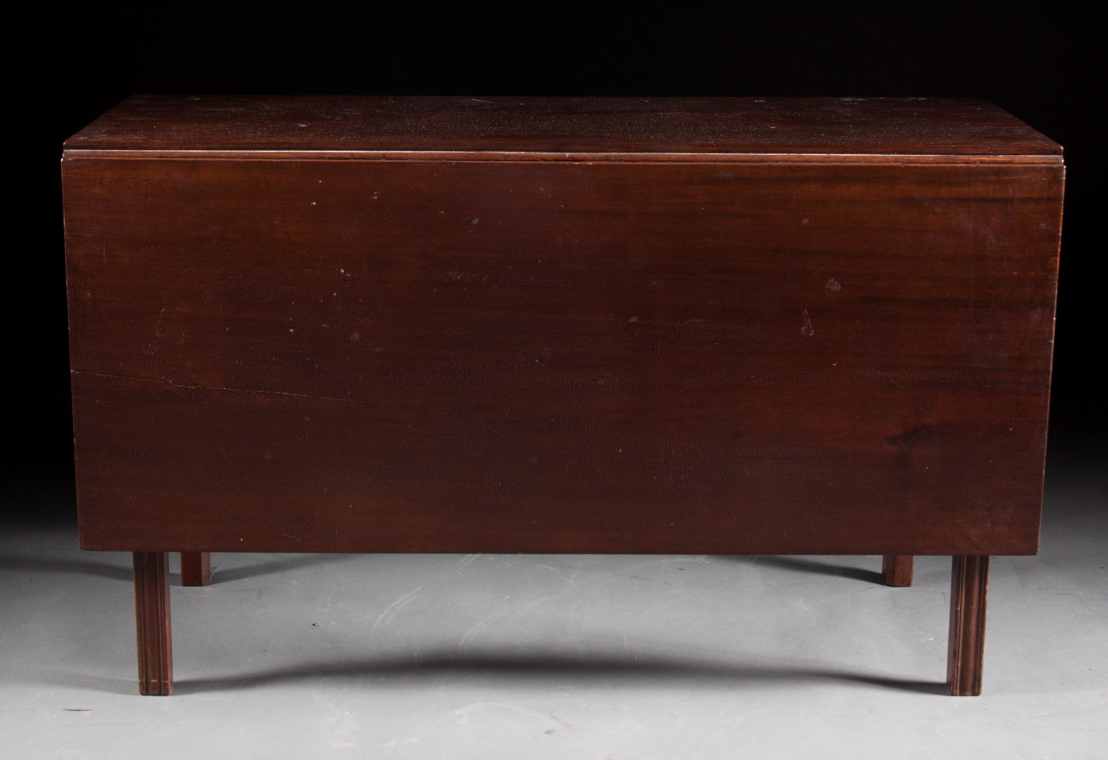 Appraisal: George III mahogany drop-leaf table fourth quarter- th century straight