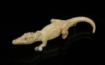 Appraisal: K Gold Alligator Brooch K yellow gold with a textured