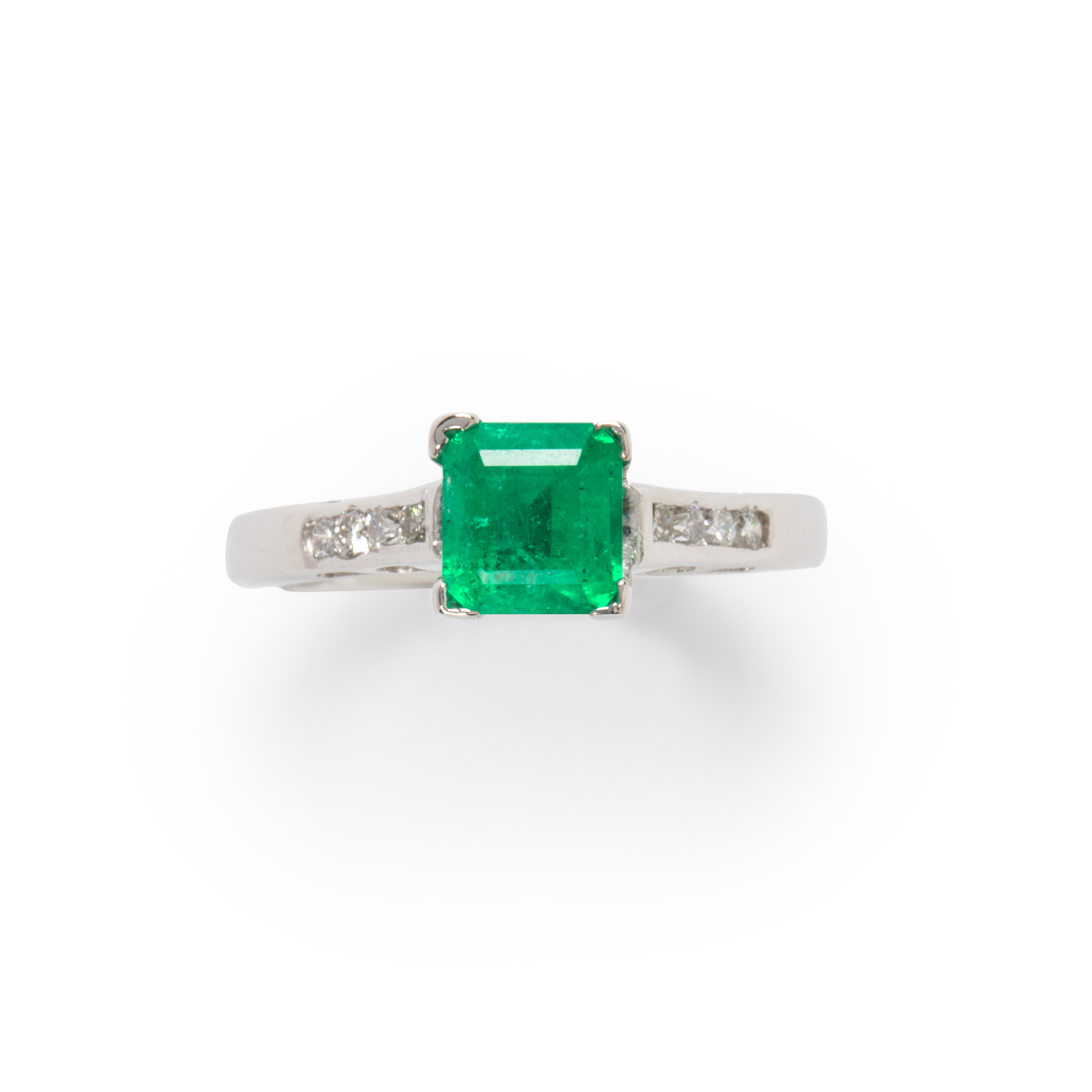 Appraisal: AN EMERALD DIAMOND AND FOURTEEN KARAT WHITE RING An emerald