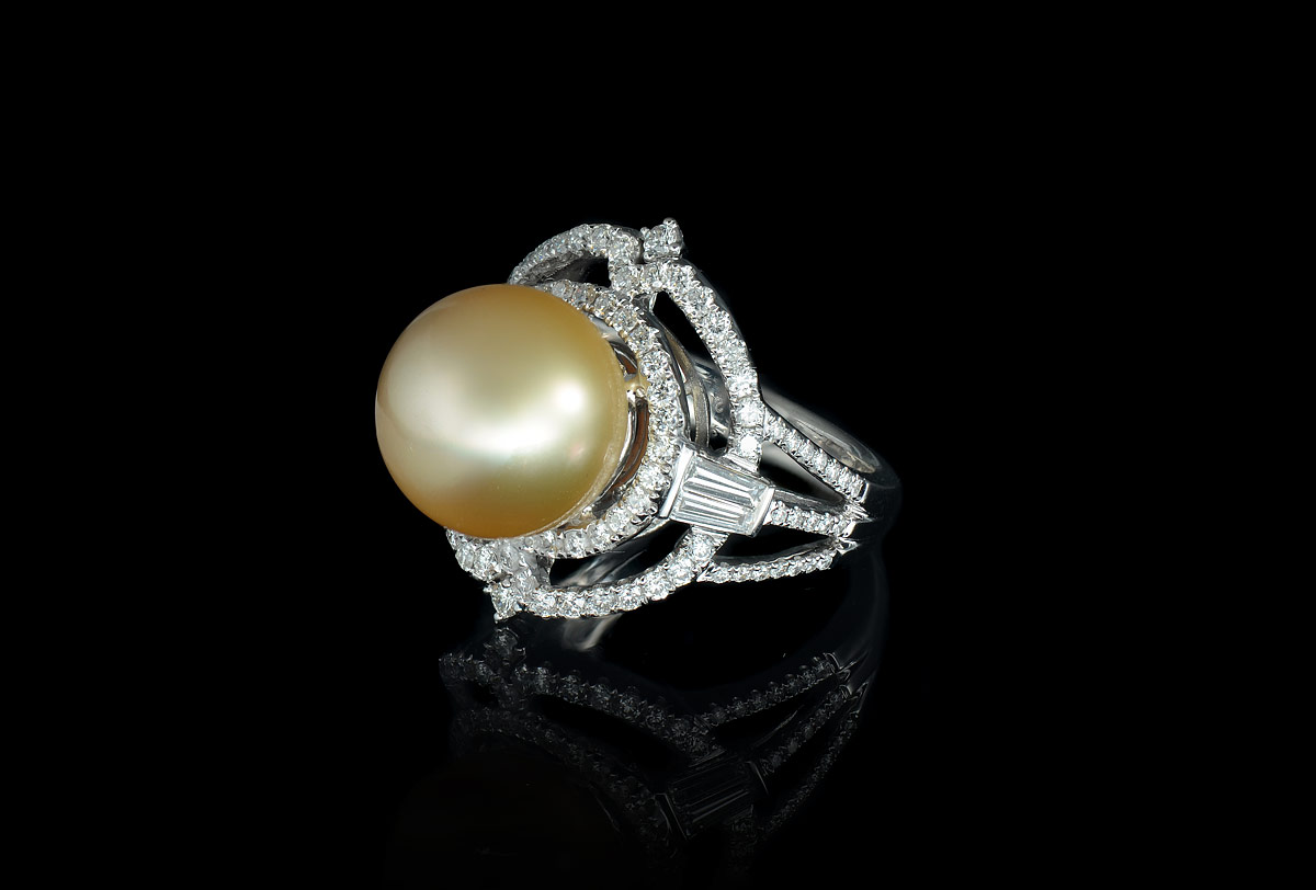 Appraisal: MM GOLD SOUTH SEA PEARL RING K white gold ring