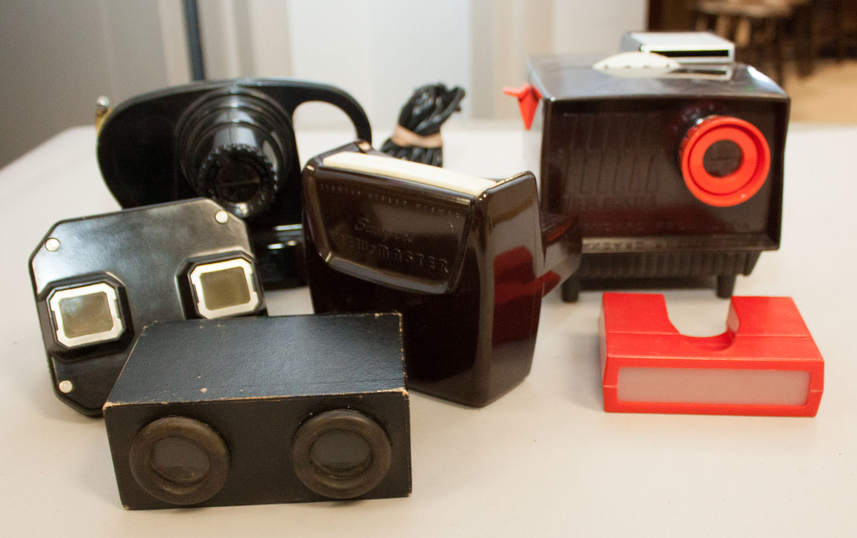 Appraisal: Photography Five Viewmaster slide projectors