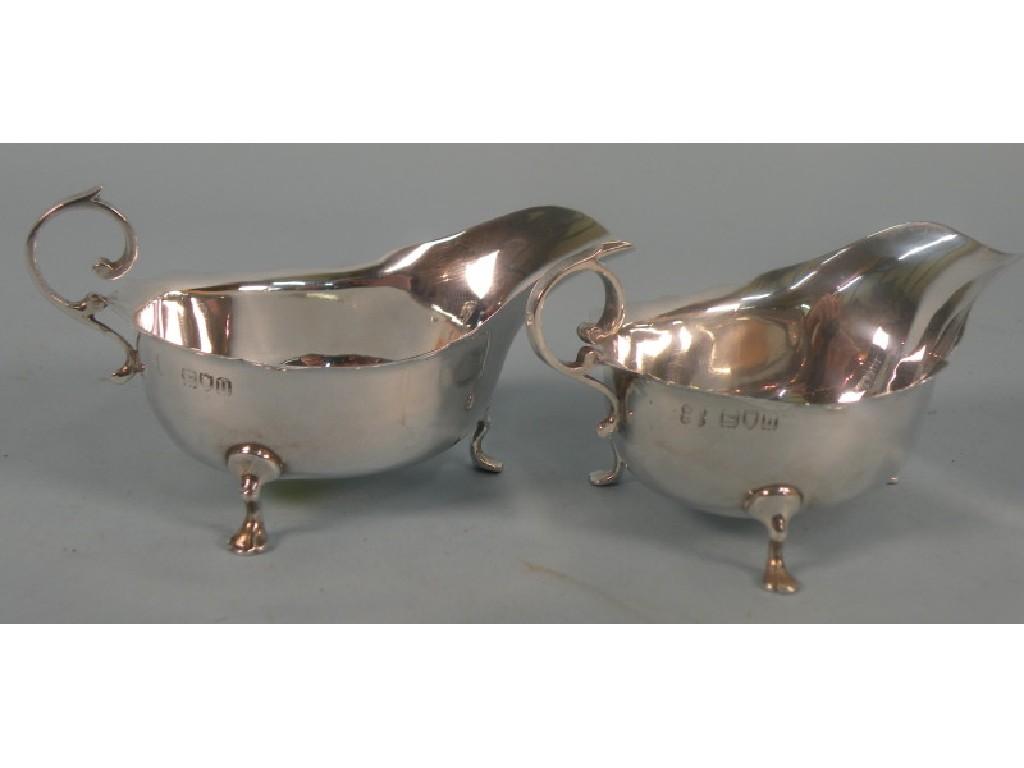 Appraisal: A pair of small silver sauce boats each with three