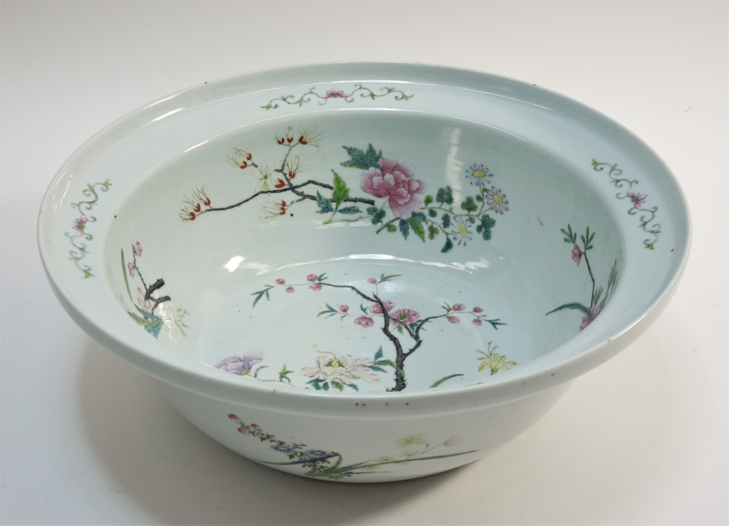 Appraisal: LG CHINESE QING FAMILLE ROSE PORCELAIN BASIN BOWL China Qing