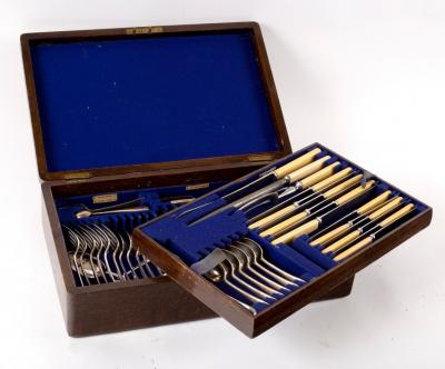 Appraisal: A canteen of silver plated flatware Walker Hall six place