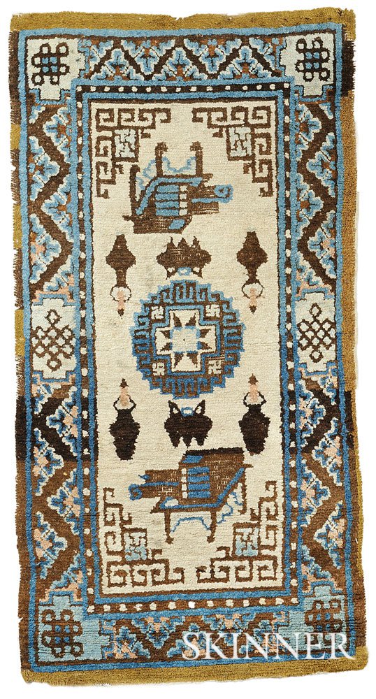 Appraisal: Chinese Carpet early th century wool on cotton foundation in