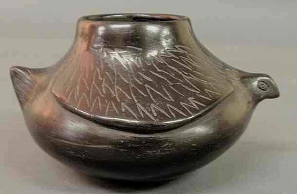 Appraisal: Native American Southwest Indian black pottery jar in the form