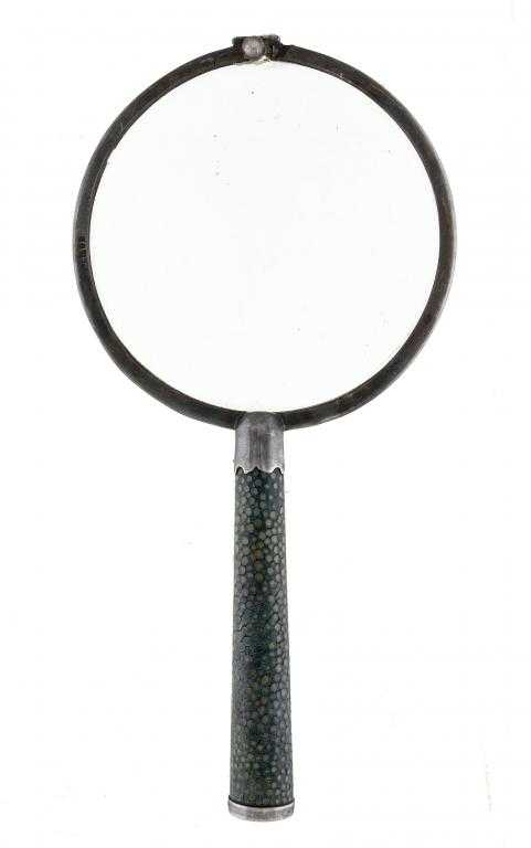 Appraisal: A GEORGE V SILVER MAGNIFYING GLASS WITH SHAGREEN HANDLE cm