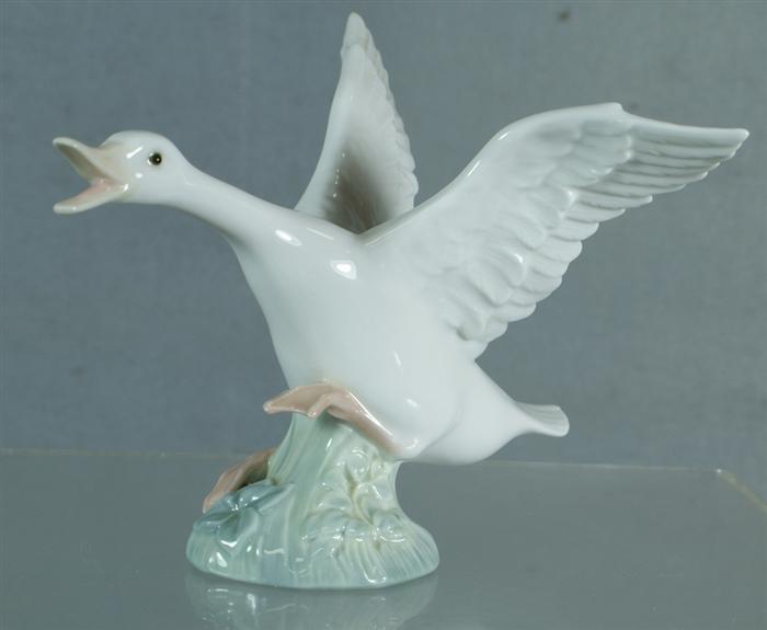 Appraisal: Lladro figurine Honking Goose h no damage Estimate -