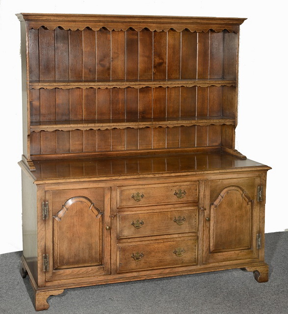 Appraisal: A REPRODUCTION TH CENTURY STYLE OAK DRESSER with shelf rack