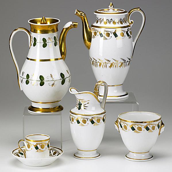 Appraisal: TWELVE PORCELAIN PIECESThree piece tea set and a teapot with