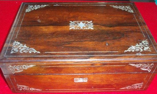 Appraisal: A Victorian rosewood workbox the hinged lid inlaid a central