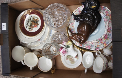 Appraisal: A collection of pottery to include Chintz plates mugs restored