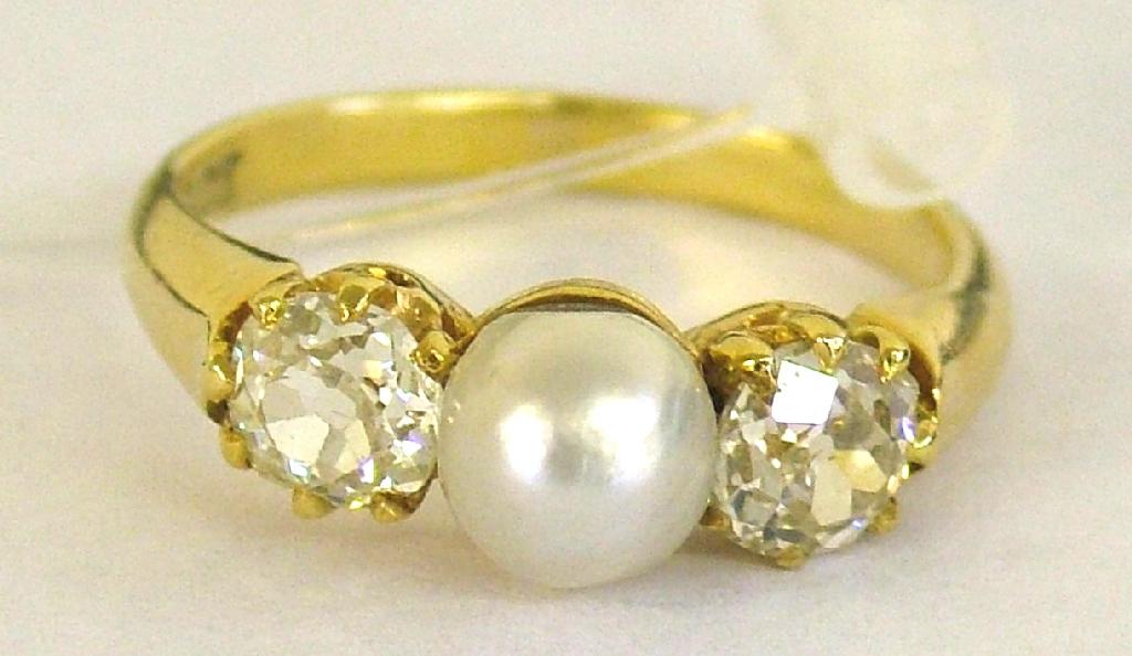 Appraisal: ct pearl diamond three stone ring approx cts diamonds