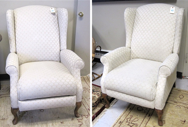 Appraisal: PAIR OF QUEEN ANNE STYLE WINGBACK RECLINER ARMCHAIRS La-Z-Boy Chair