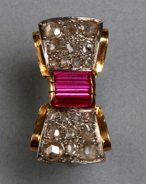 Appraisal: AN ART DECO STYLE DIAMOND AND RED STONE DRESS RING