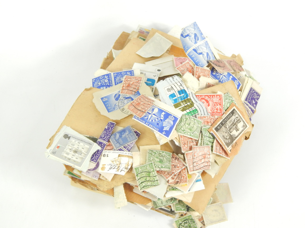 Appraisal: A small accumulation of mainly QEII stamps wildings and machins