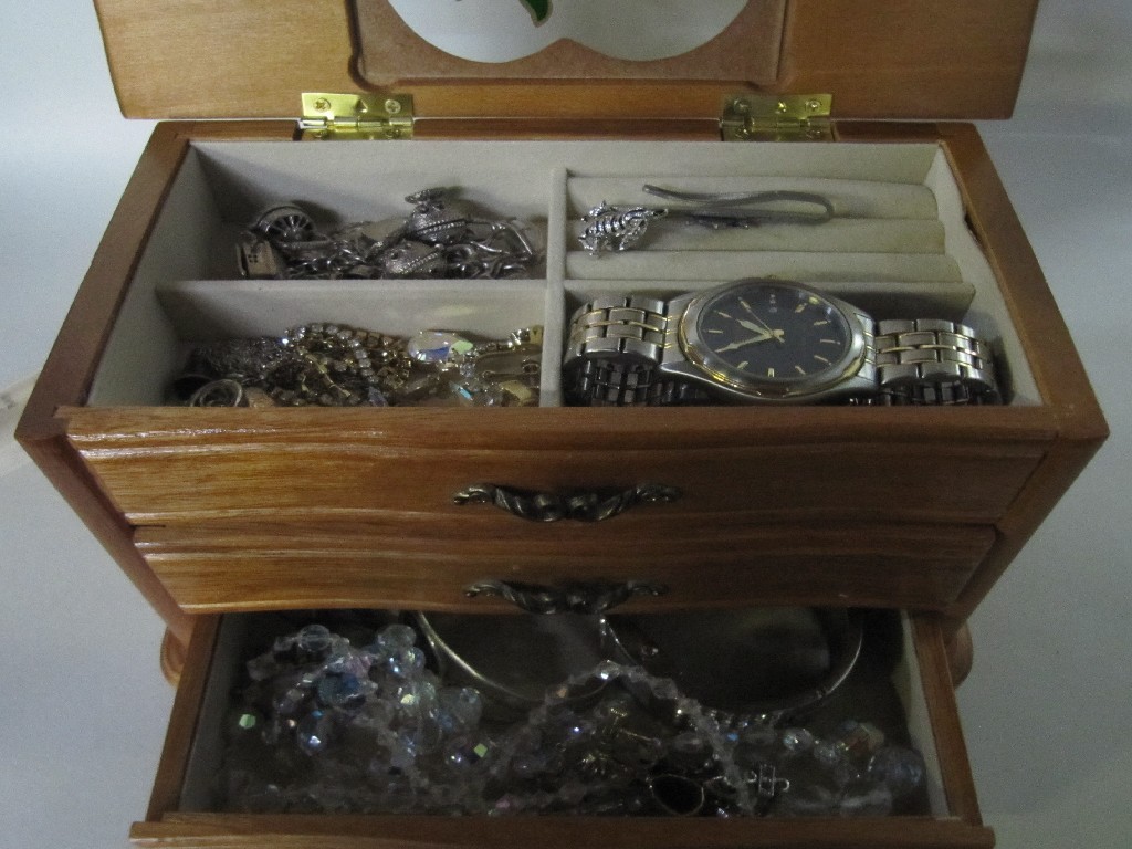 Appraisal: Jewellery box of costume jewellery