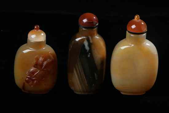 Appraisal: THREE CHINESE AGATE SNUFF BOTTLES Flattened ovoid-form one carved with