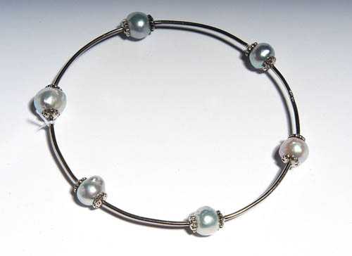 Appraisal: Bracelet esclave perles baroques