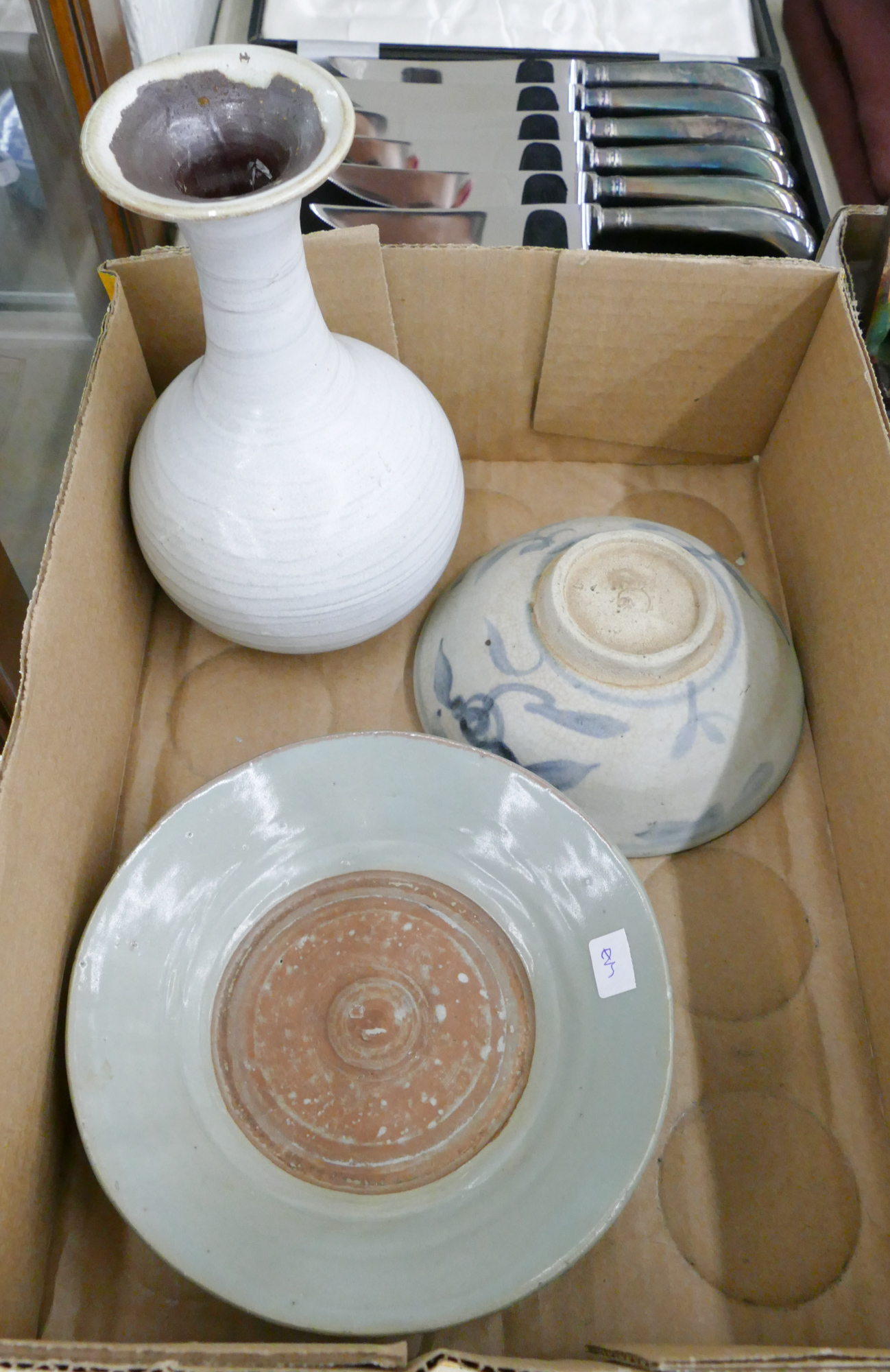 Appraisal: Box Chinese Ming Bowls etc