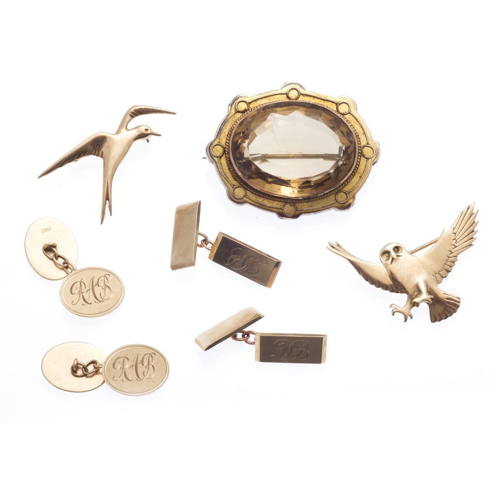 Appraisal: A collection of gold jewellery to include two pairs of