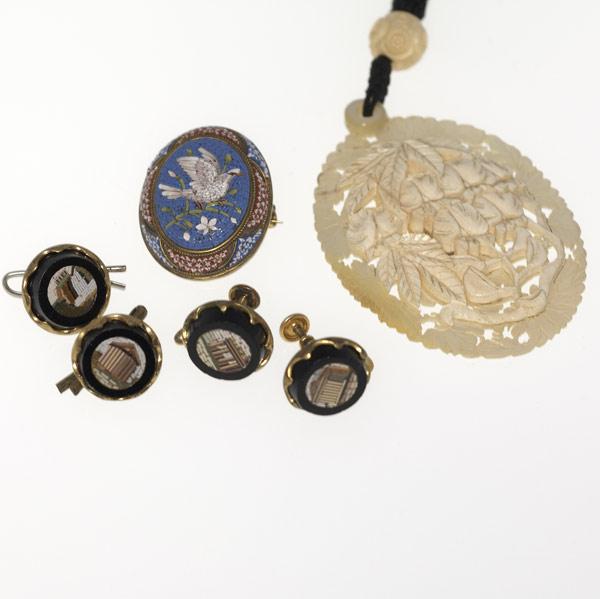 Appraisal: MICROMOSAIC CHINESE EXPORT JEWELRY Ca Four scenic fine micromosaic buttons