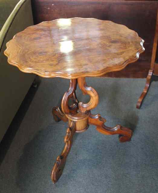 Appraisal: A WALNUT TILT TOP TABLE the circular top with fluted