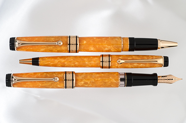 Appraisal: Aurora Sole Aurea -Pen Optima Limited Edition set This limited